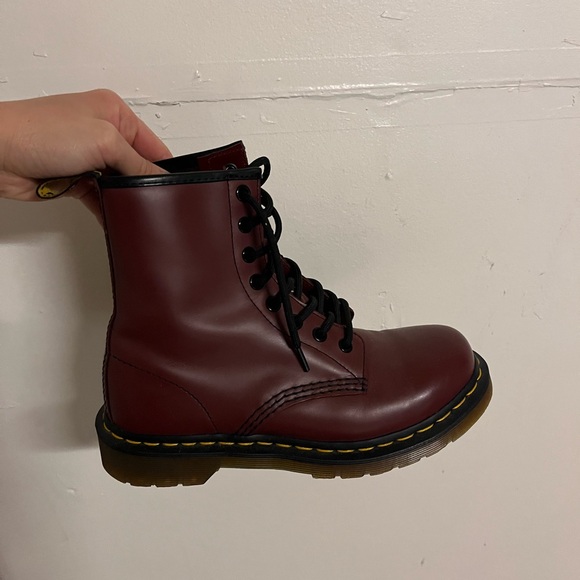 Doc martens-like new. - Picture 2 of 4